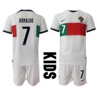 Portugal Cristiano Ronaldo #7 Bortatröja Barn VM 2022 Kortärmad (+ Korta byxor)